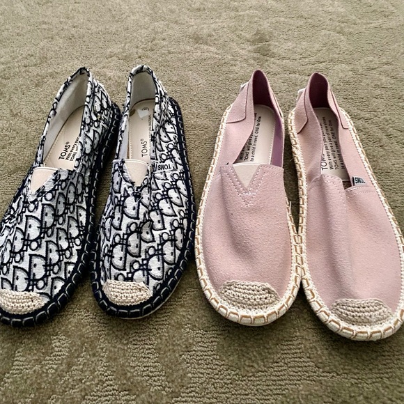 ❤️ 2 PAIR OF TOMS SHOES. One pair is brand new & other pair wear only 1 time . - Picture 1 of 9